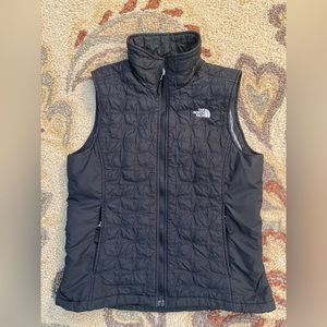North Face vest size Medium